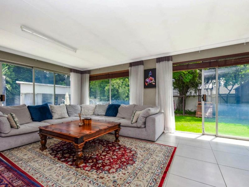 Massive 4-Bed Family Home + Private Cottage | Solar + All-Inclusive Utilities - Photo 7