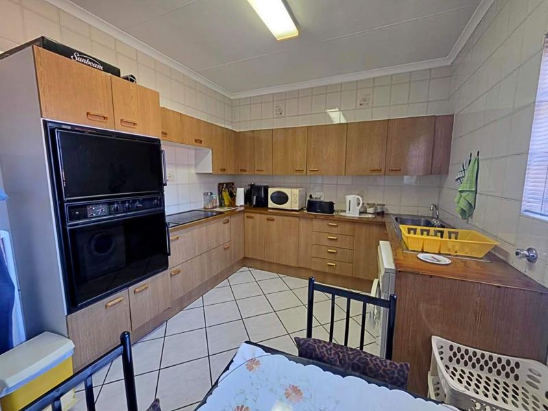 3 Bedroom Townhouse for Sale in New Redruth Alberton - Photo 3