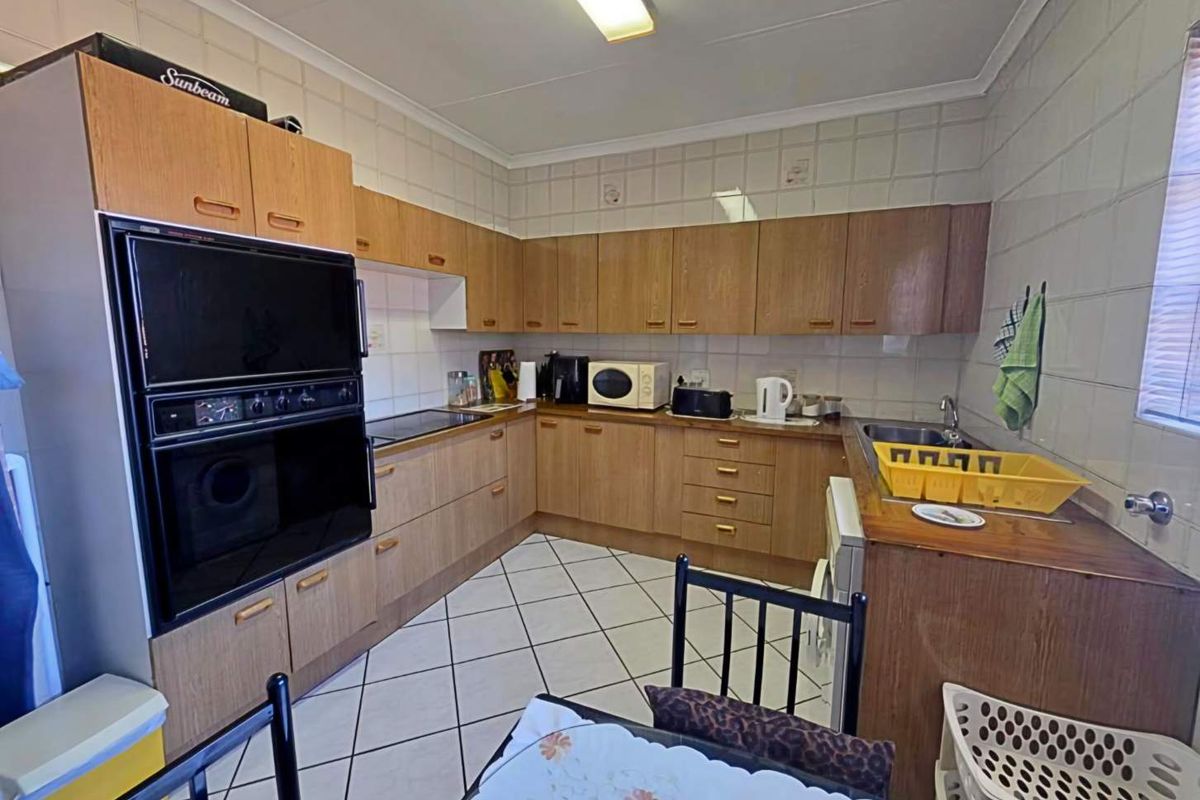 3 Bedroom Townhouse for Sale in New Redruth Alberton - Photo 3