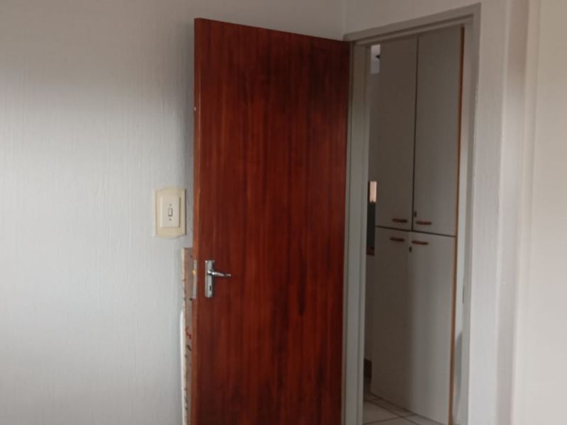 Two bedroom townhouse, New Redruth - Photo 8