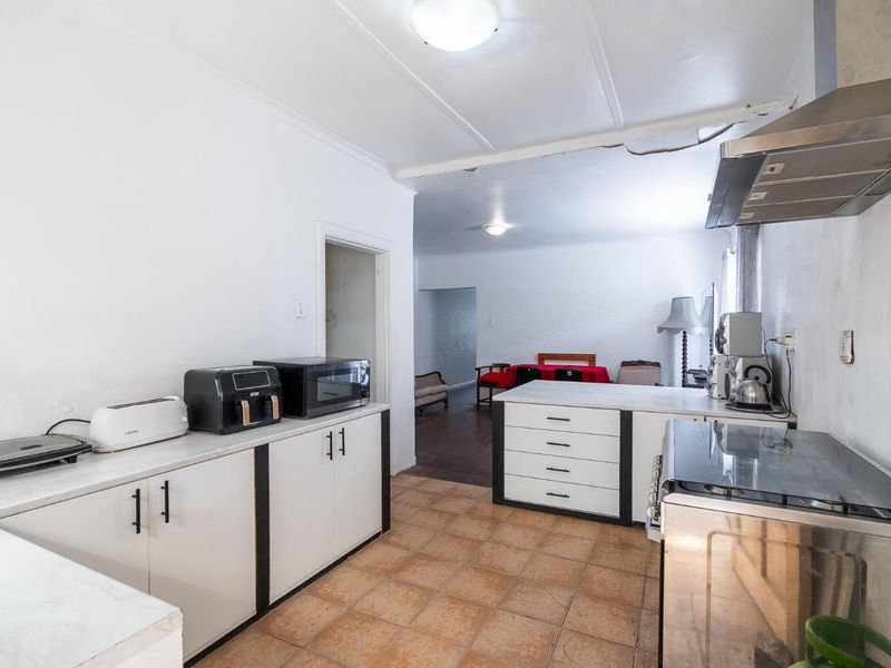 2 Bedroom Sem-Detached Family Home - Brooklyn - Photo 2