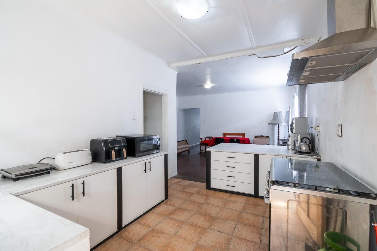 2 Bedroom Sem-Detached Family Home - Brooklyn - Photo 2