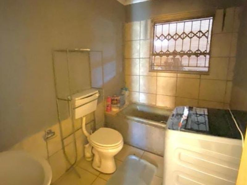 For Sale: Charming 3-Bedroom House with Flatlet, Automated Double Garage & Garden House - Photo 10