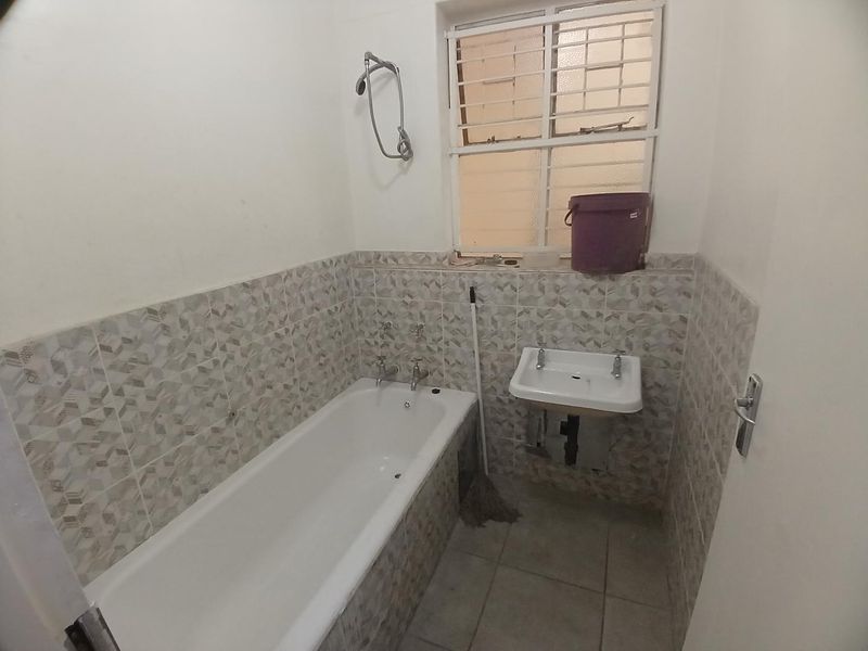 Room to rent in Arcadia - Photo 5