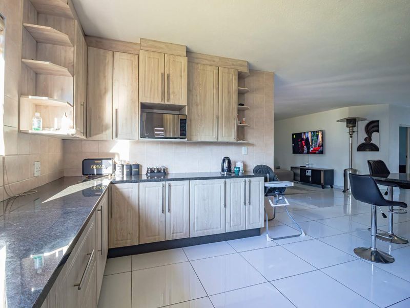 Beautiful family home in secure lifestyle estate - Photo 3