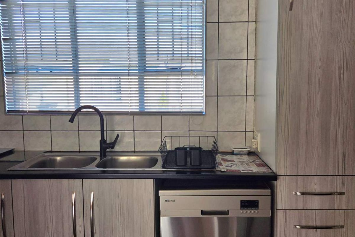 3 Bedroom Simplex for Sale in Verwoerdpark! - Photo 4
