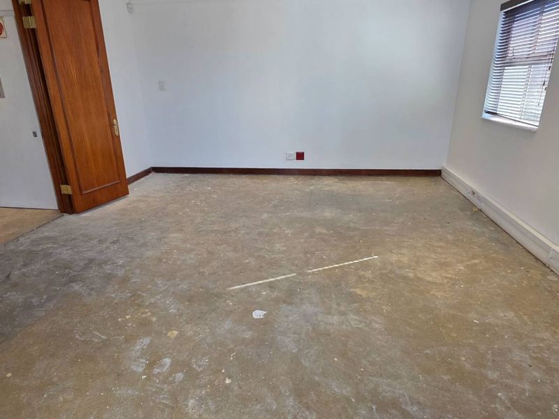 Recently Whiteboxed First Floor Office in Westlake - Photo 10