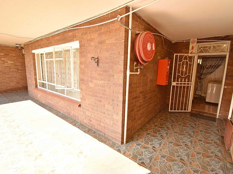 Ground Floor Apartment - Photo 2