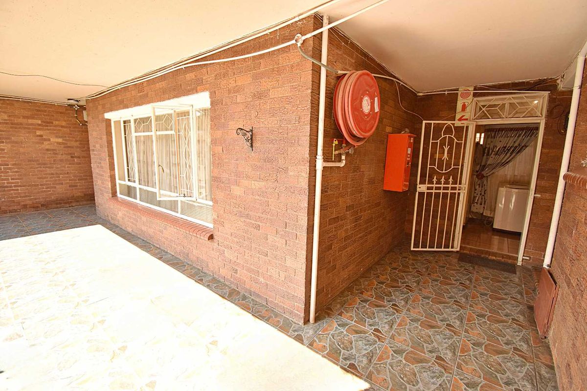 Ground Floor Apartment - Photo 2