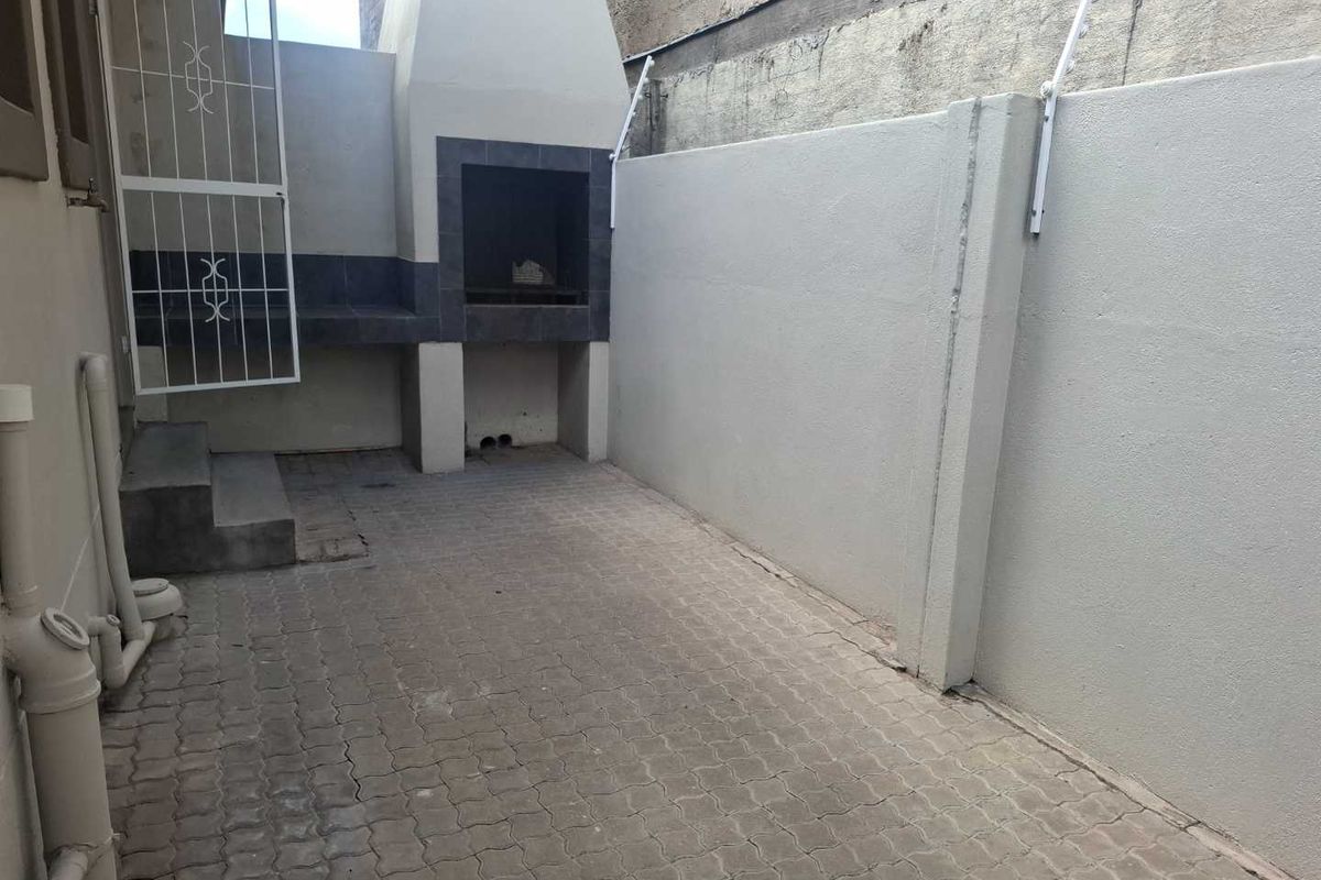 Excellent investment or first home - Photo 4