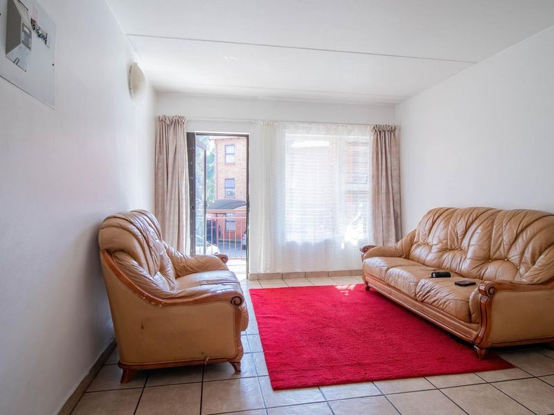 Beautiful Two bedroom apartment in a security complex - Photo 6