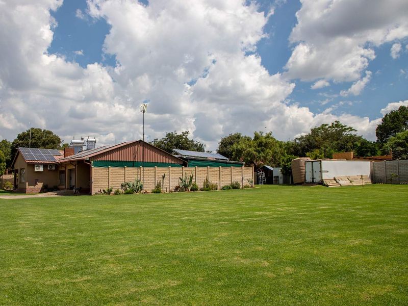 A True Deneysville Gem – Exceptional Value. Stunning 4-bedroom family home offers luxury, security, and convenience in the heart of Deneysville. - Photo 10