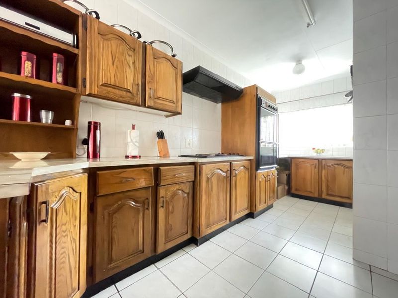 Spacious Cluster With Private Garden & Double Garage - Photo 8