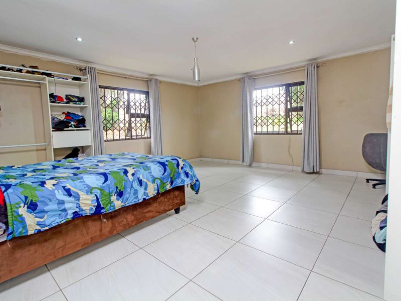 Bring Your Vision to Life in This Spacious 5 Bedroom Family Home - Photo 8