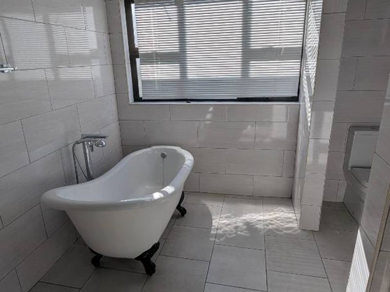 Sleek and contemporary 3 Bedroom home - Photo 9