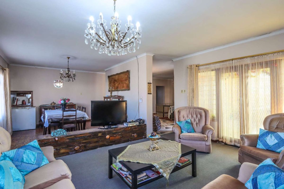 Home With Endless Potential. - Photo 4