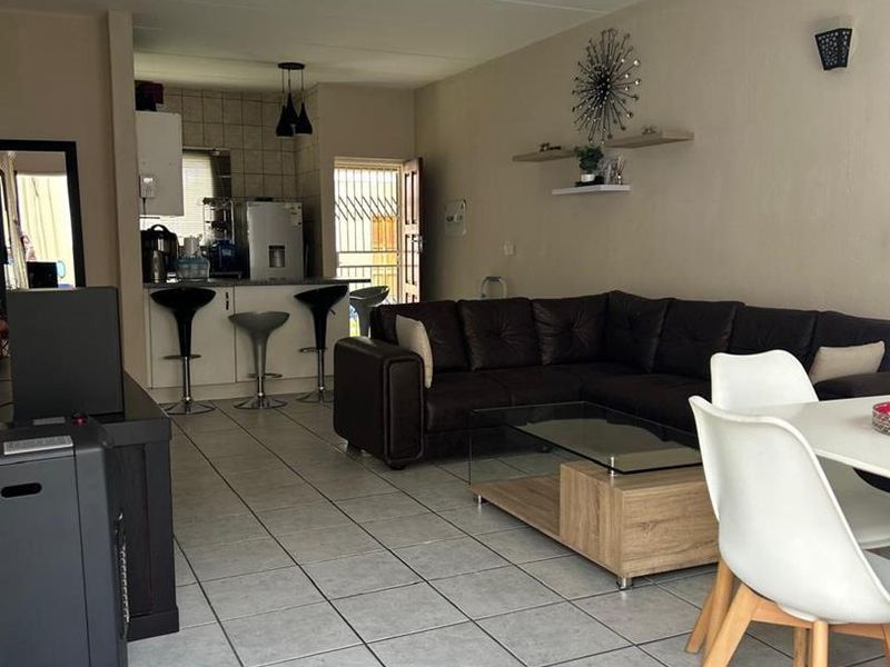 Two bedroomed ground floor apartment for sale in Comet Boksburg - Photo 10