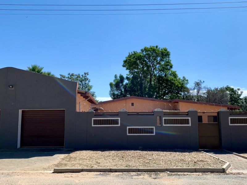 3-Bedroom Home with Versatile Flatlet & Double Garage – Prime Value in Okahandja! - Photo 4