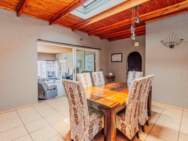 Famiky Home for Sale in Boomed off Area - Photo 9