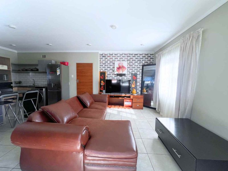 Three Bedroom home in Capital View Estate - Photo 4