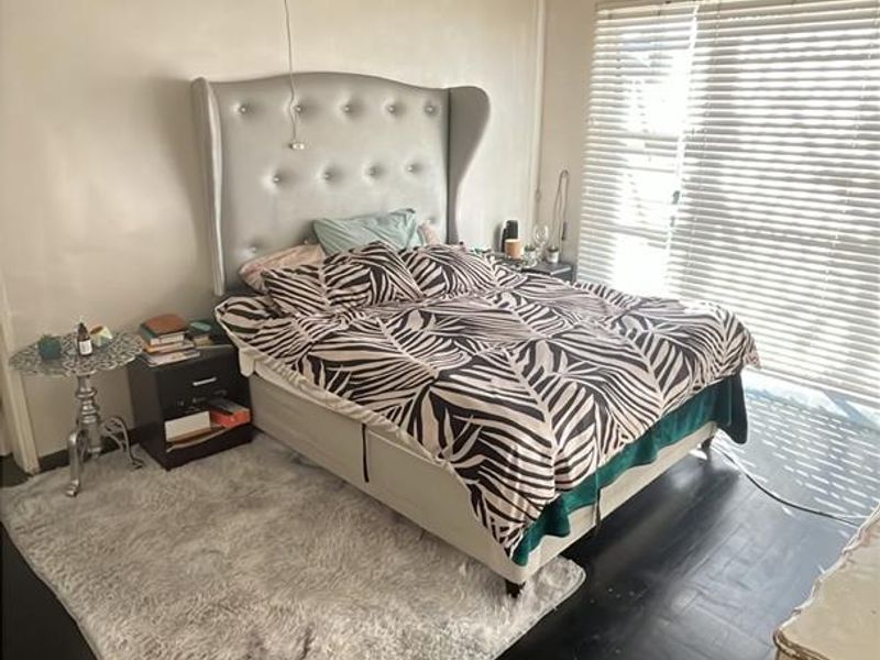 Bedroom in fully furnished shared house available for rent. - Photo 2