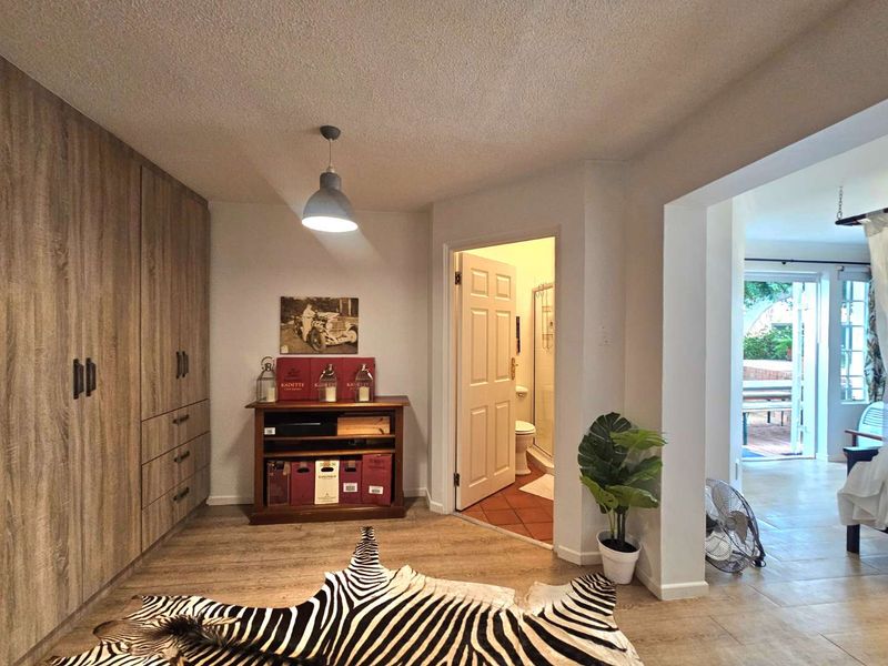 Ultimate Privacy & Luxury: Executive Rental Available Soon - Photo 6