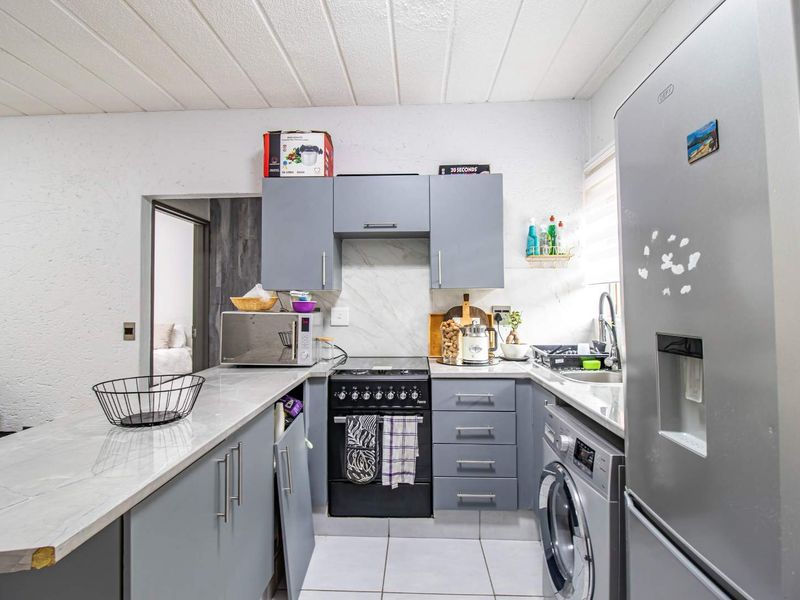 One bedroom apartment for sale in Lonehill - Photo 8