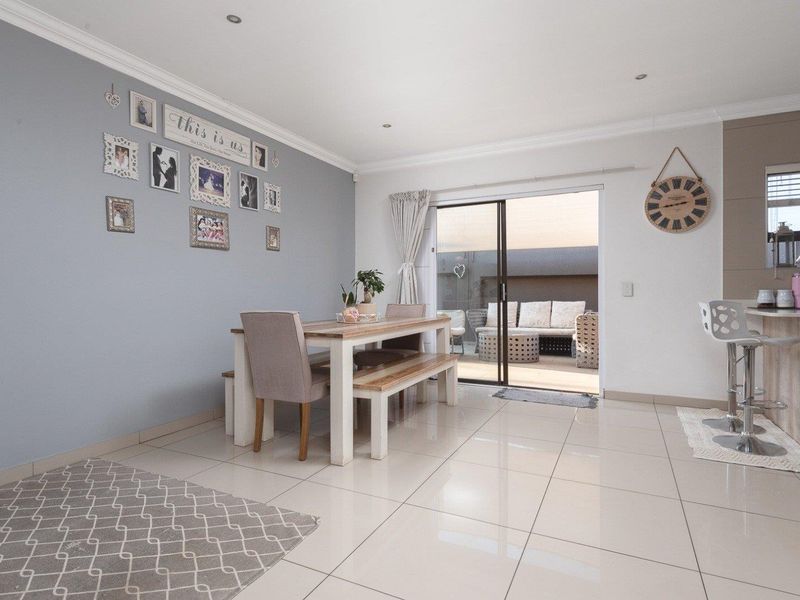 Spacious, Modern Living in a Low-Maintenance Home - Photo 6