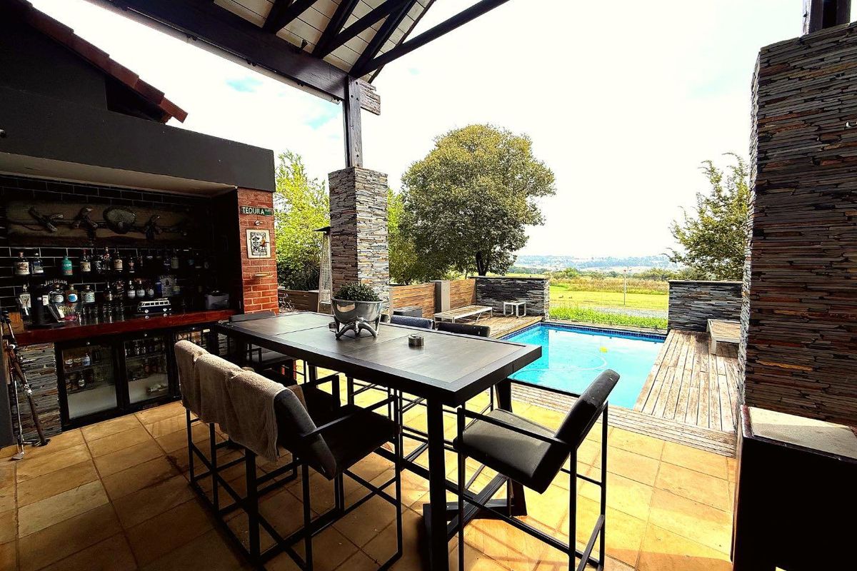 Elevated Luxury for the Modern Family - Complete with vies and Solar - Photo 4