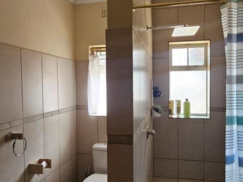 SPASCIOUS HOUSE - Photo 9