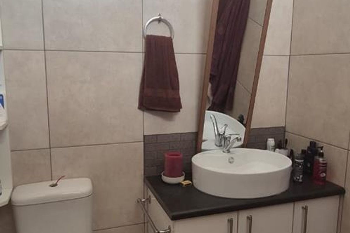 3 Seperate living units on 1 property - Photo 4