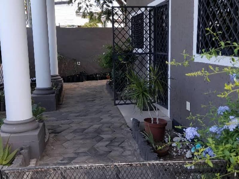 STUNNING DOUBLE-STOREY 4 BEDROOM HOUSE FOR SALE IN HOCHLAND PARK - Photo 4