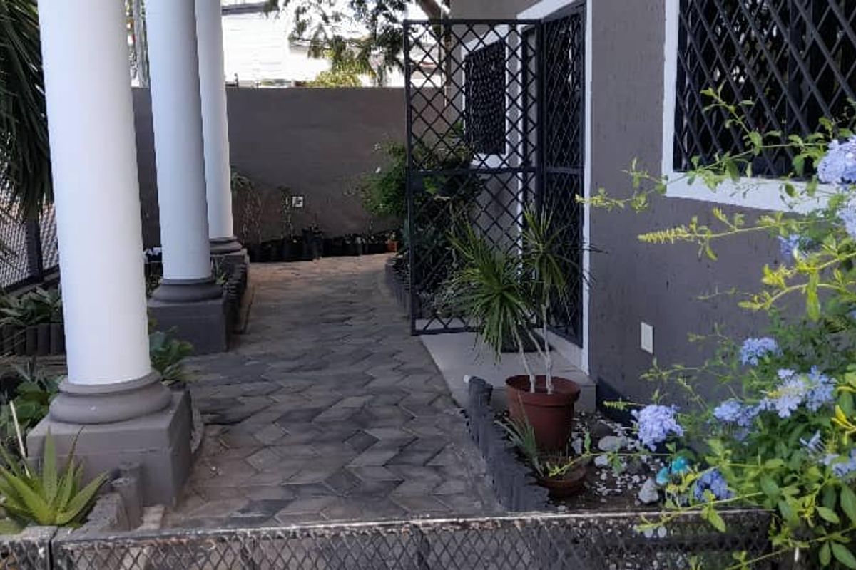 STUNNING DOUBLE-STOREY 4 BEDROOM HOUSE FOR SALE IN HOCHLAND PARK - Photo 4