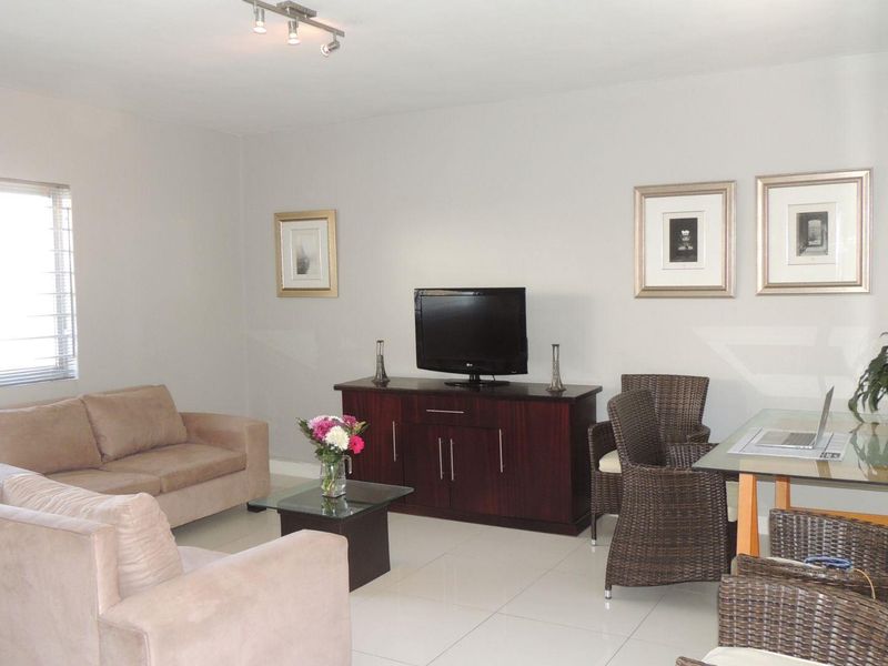 Green Point Ground‐Floor 1‐Bedroom  -  A Smart, Flexible Investment   R2 590 000 - Photo 5