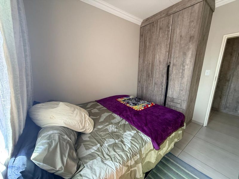 Immaculate 4 bedroom house in Rayton. - Photo 9