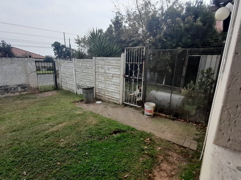 Home with investment potential - Photo 2