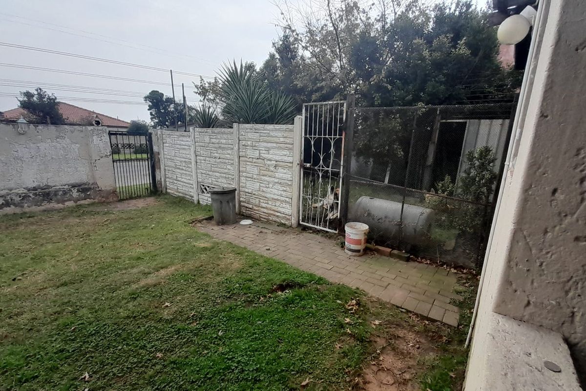 Home with investment potential - Photo 2