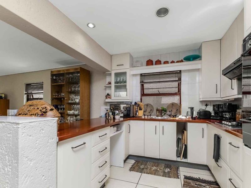 NORTH-FACING, SUNNY LOCK-UP AND GO FOR RENT IN FOURWAYS GARDENS - Photo 7