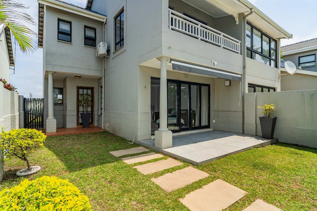 Modern 2 bedroom duplex for sale in Umhlanga Manors - Pet Friendly - Photo 3