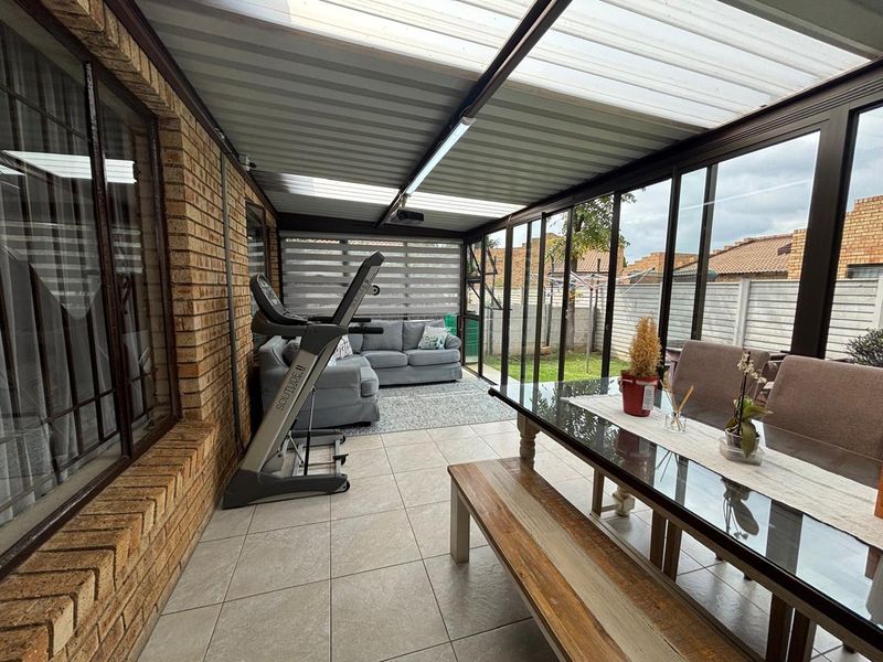 2 Bedroom Cluster for sale in Kibler Park - Photo 9