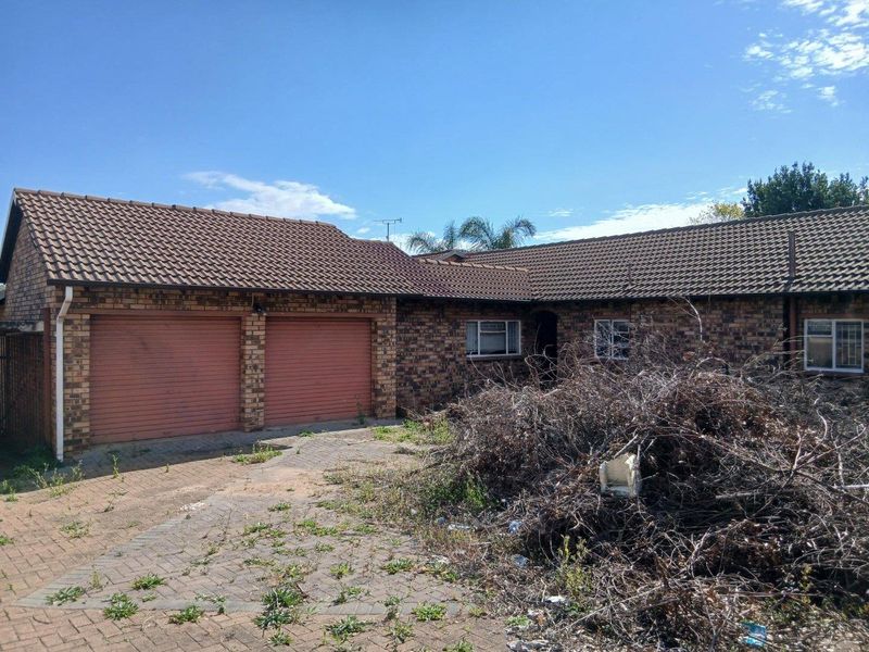 Priced to sell property - Photo 2