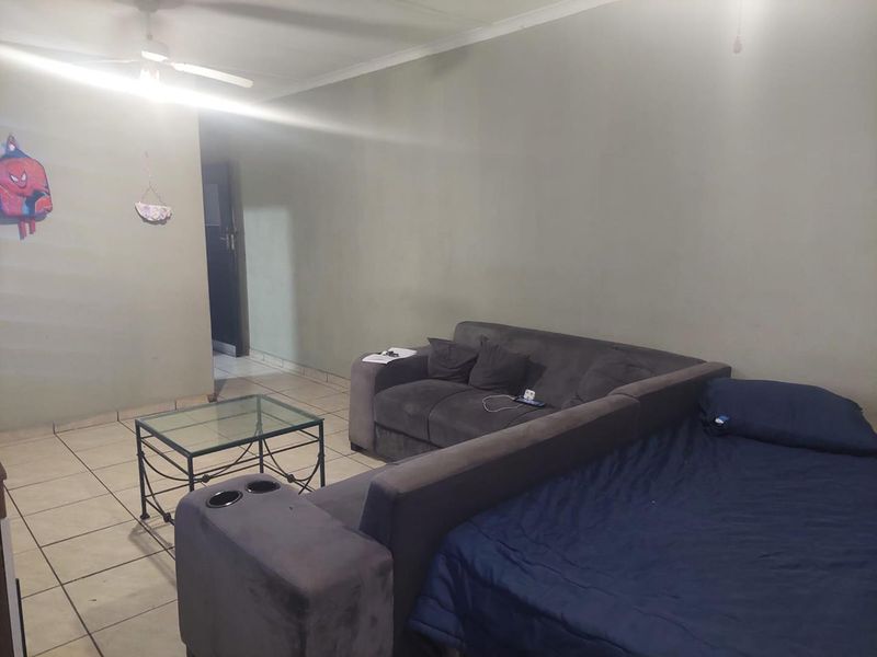 Well Located One Bedroom Apartment for Sale - Photo 2