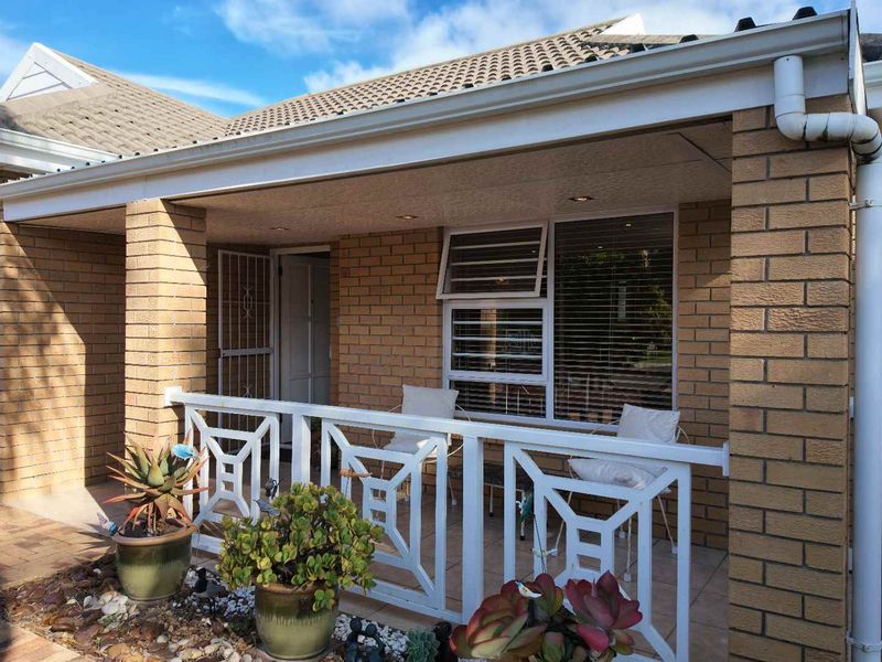 Spacious and Modern Home in a Top Security Estate - Photo 6