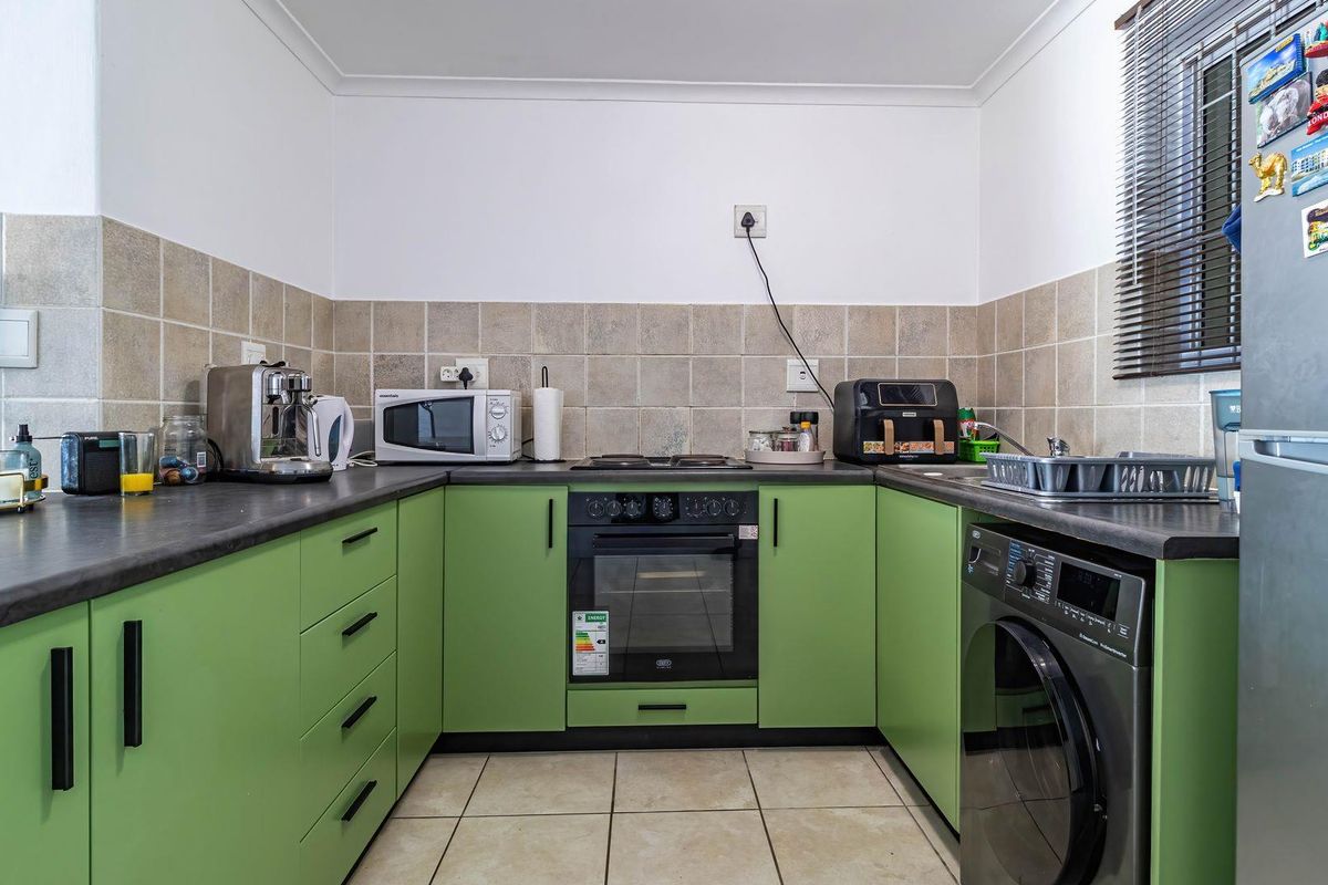 Investor's Dream, Brilliant Buy, Brilliant Price: 1-Bedroom Apartment in Vibrant Salt River - Photo 3