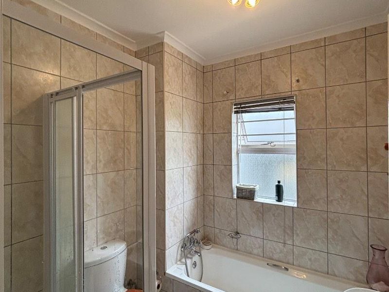 Modern 3-bedroom apartment offering strong rental returns in one of - Photo 6