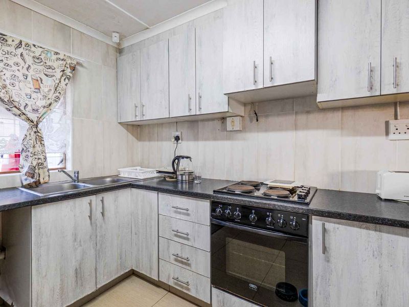 Level land pet friendly simplex - Photo 5