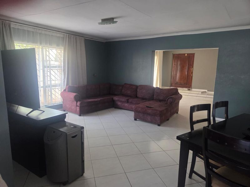 Spacious 3-bedroom family home to rent available 1 July - Photo 7