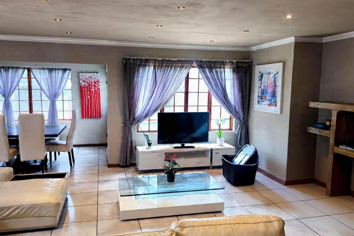 Ideal AirBnB Residence! Best of the Best! - Photo 5