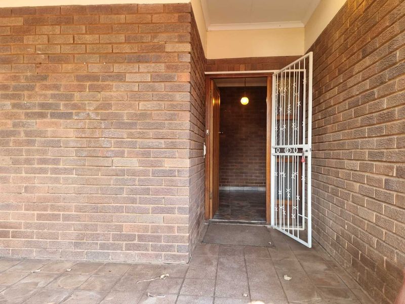 Versatile 4 Bedroom Home with Office Wing, Borehole & Exceptional Space - Photo 4