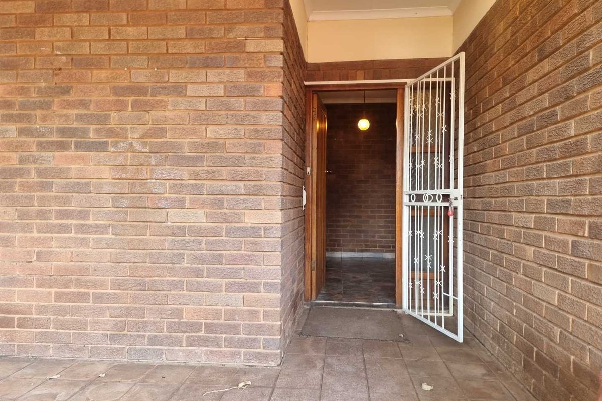 Versatile 4 Bedroom Home with Office Wing, Borehole & Exceptional Space - Photo 4